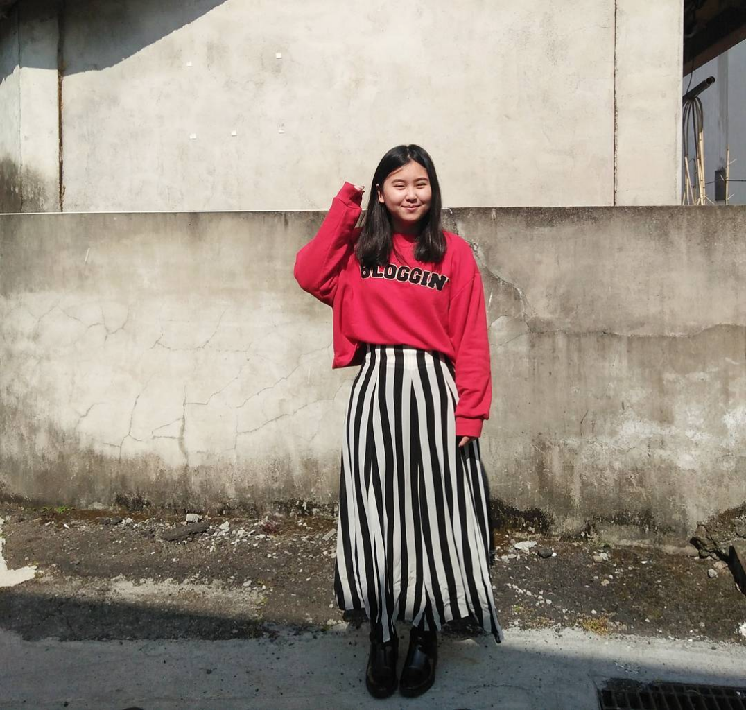 Here's How Our Community Members Are Styling Their Favorite Fall Sweater Outfits 30