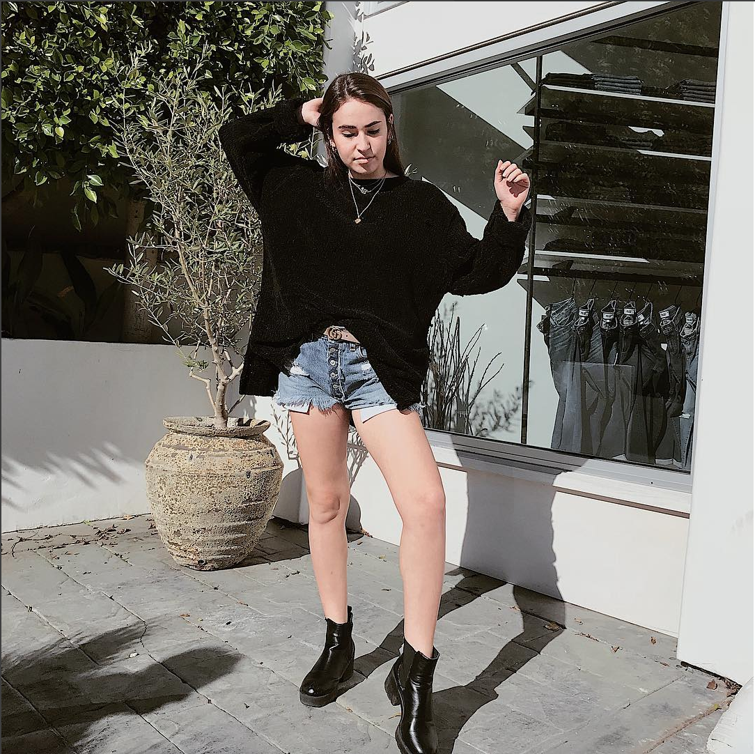 Here's How Our Community Members Are Styling Their Favorite Fall Sweater Outfits 24