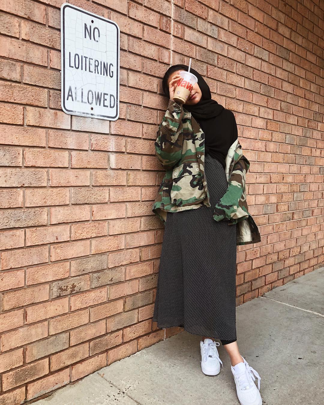 10 Fall Skirt Outfits We'll Definitely Be Copying This Season 10 Fall Skirt Outfits Mixing Prints