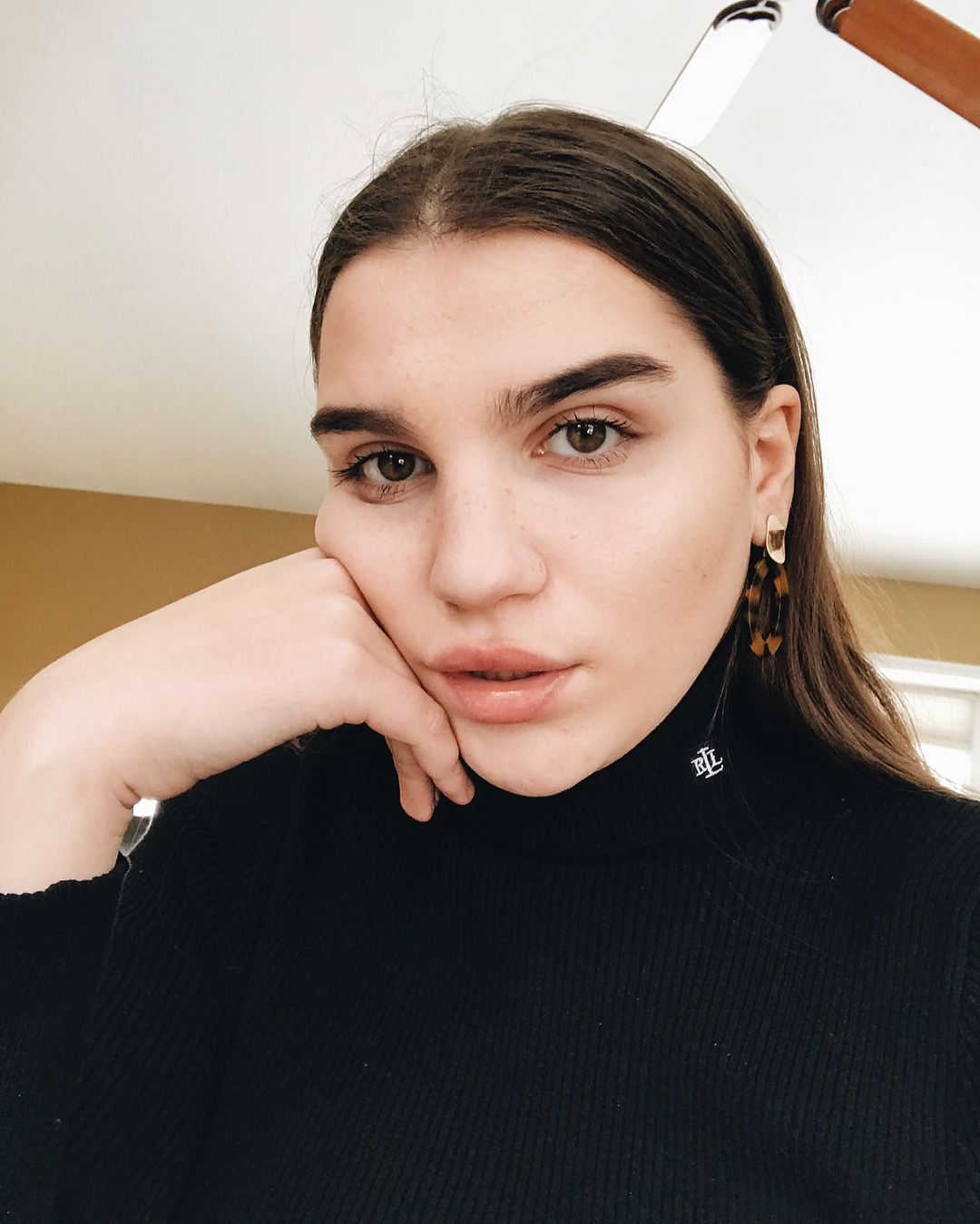 11 Best Lipsticks for Fall That Aren’t Just Different Shades of Red 14 glossy lip