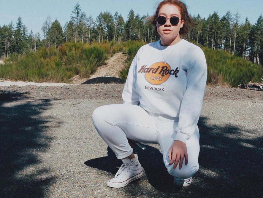 14 Outfits with White Sneakers We're Falling for This November