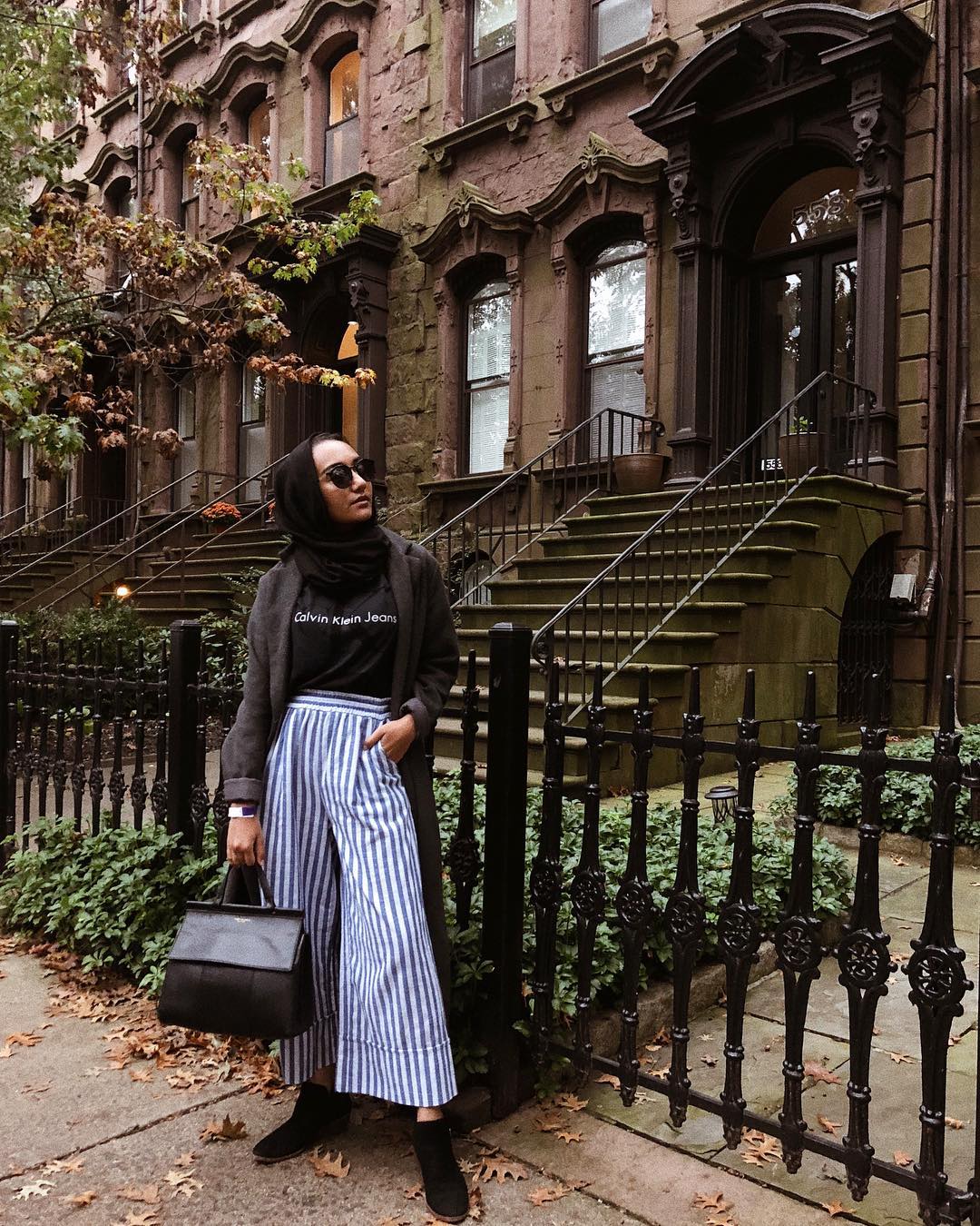 Stock Your Internship Wardrobe with These 16 Best Business Casual Outfits 18 business casual graphic tee