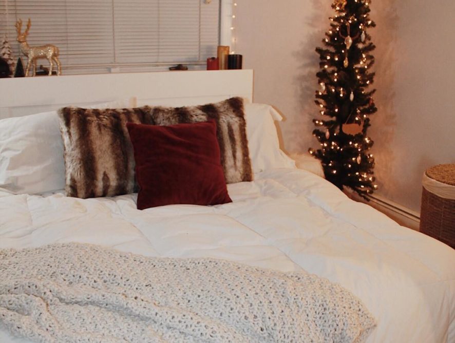 Holiday Dorm Décor to Turn Your Room into a Winter Wonderland