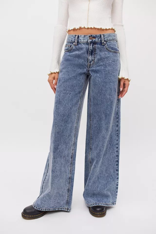So, Low-Rise Jeans Are Back...We're Not Sure How to Feel 5