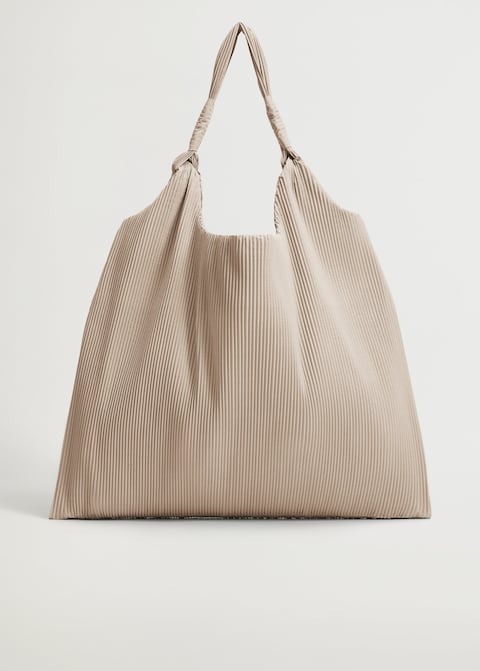 Splurge Vs. Steal: The Best Winter Handbags of 2022 16
