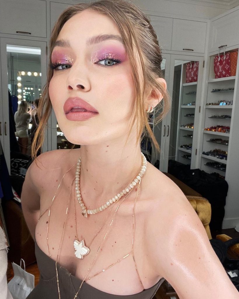 NYE Makeup Looks to Kick Off The New Year Flawlessly 7