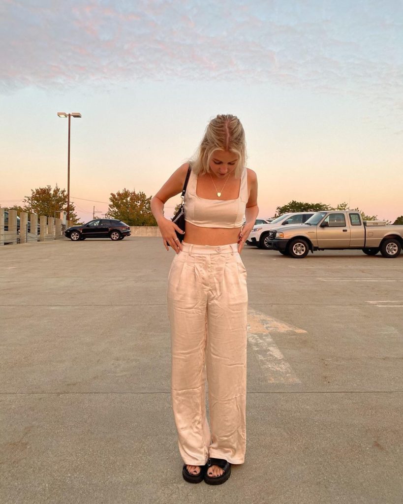 The Most On-Trend Holiday Outfit Ideas to Copy This Season 22