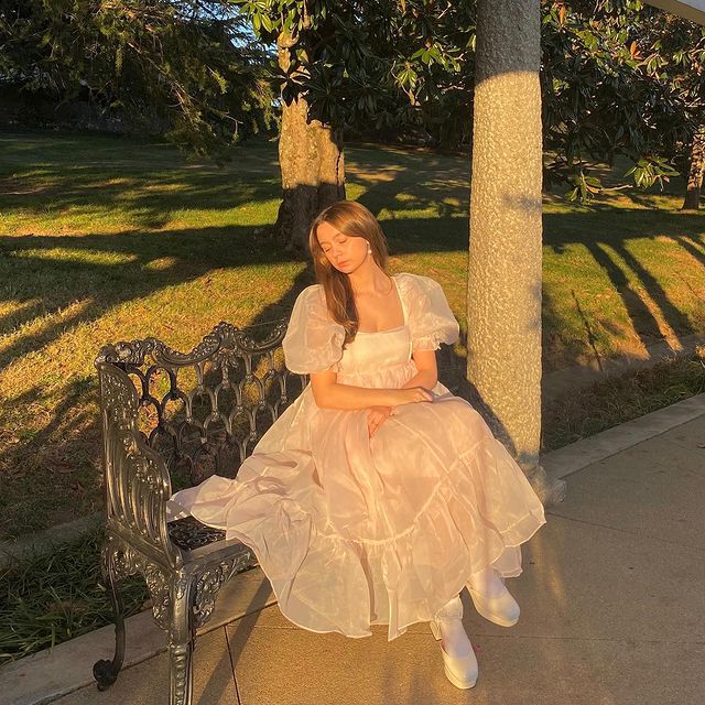 The Most On-Trend Holiday Outfit Ideas to Copy This Season 3