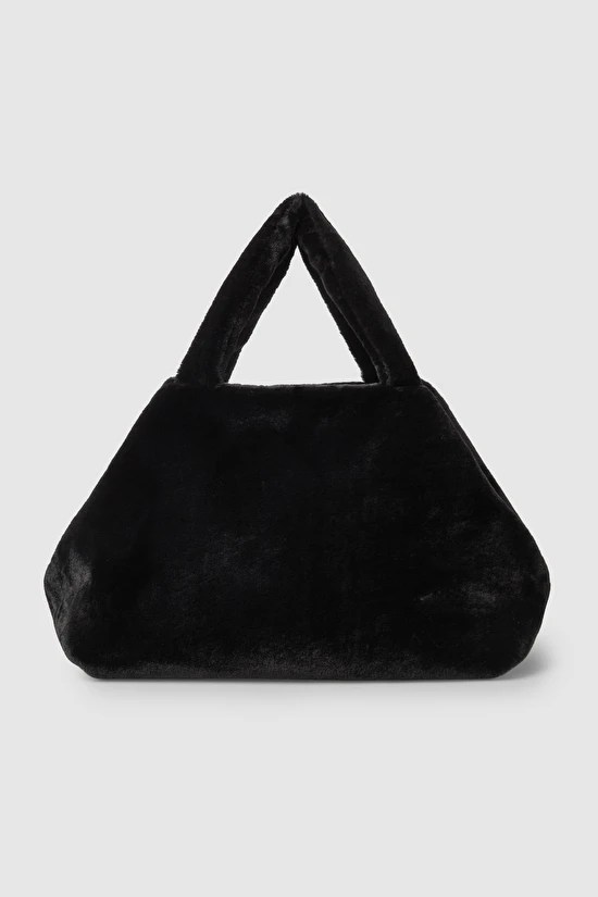 Splurge Vs. Steal: The Best Winter Handbags of 2022 17