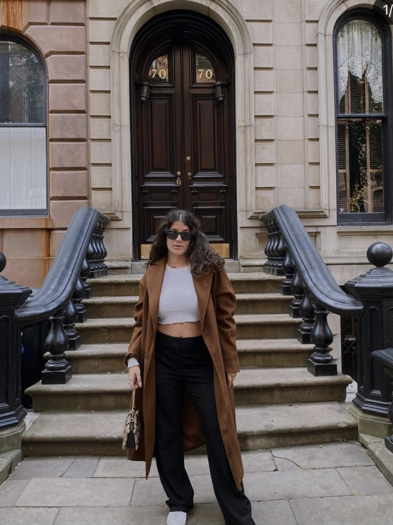 7 Cute Airport Outfit Ideas for the World Traveler 3
