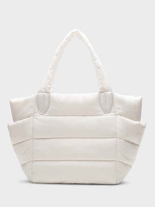 Splurge Vs. Steal: The Best Winter Handbags of 2022 11