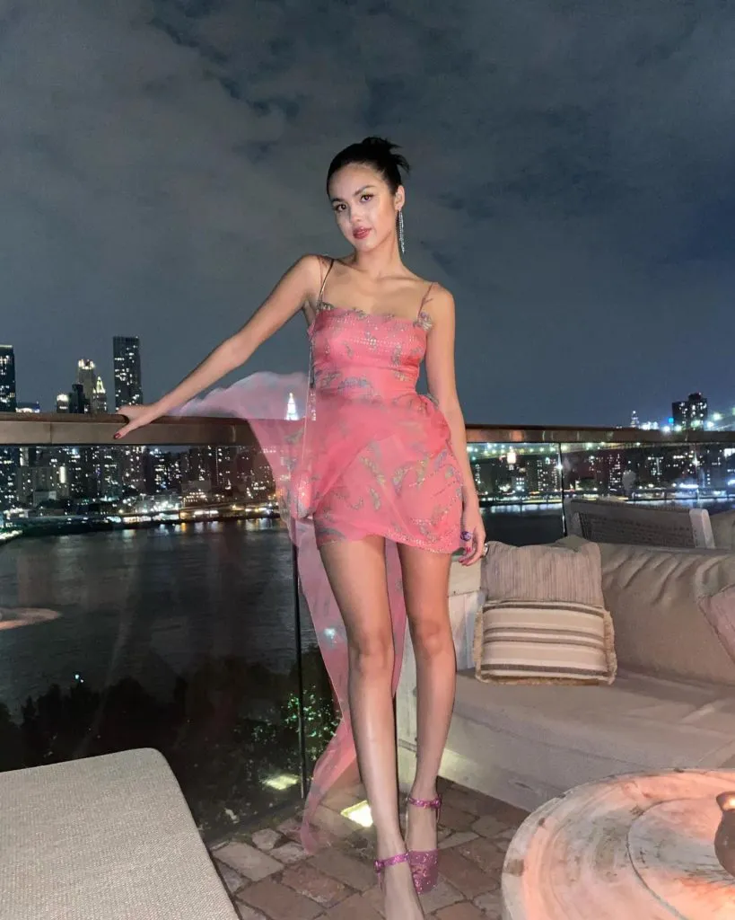 The 19 Best Looks From Style Icon Olivia Rodrigo 15