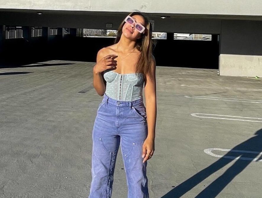 12 Easy Ways to Style Mom Jeans That Aren’t Just With Another T-shirt