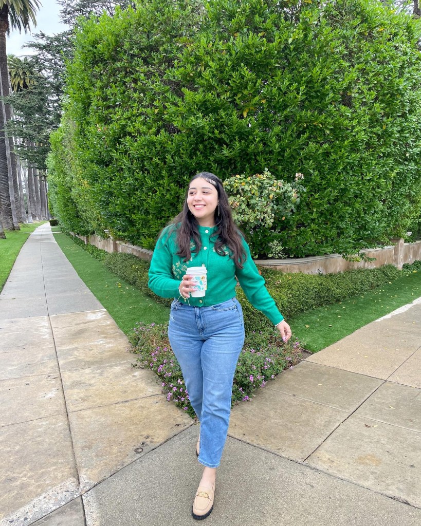 12 Ways to Style Mom Jeans - College Fashionista