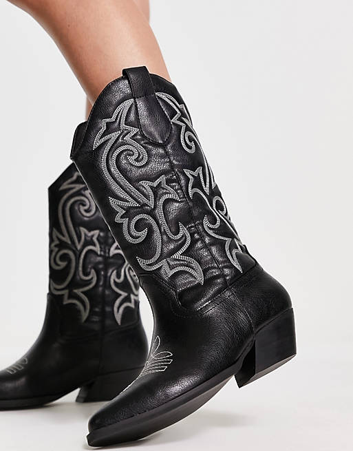 TikTok's Coastal Cowgirl Aesthetic Is Your New Spring Vibe 39